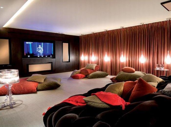 How to decorate a theater room